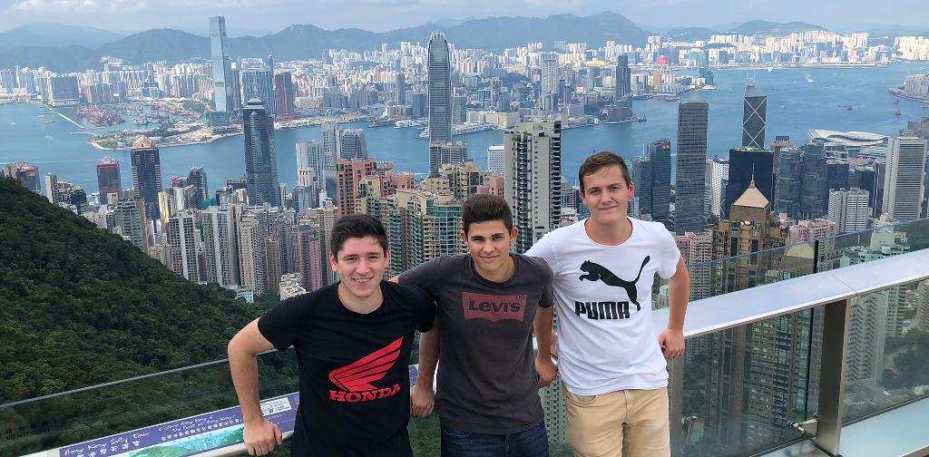 Von links: Christoph, Moritz und  Marek in Hong Kong